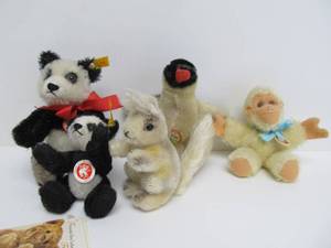 lot 74 image: Group of Small Vintage STEIFF Animals