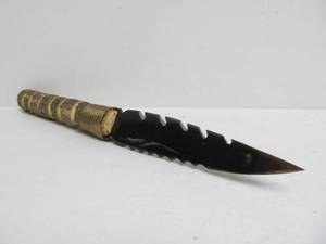 lot 101 image: Handmade Carved Genuine Animal Horn DaggerKnife
