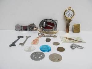 lot 133 image: Estate Lot of Vintage & Antique Small Collectibles