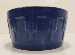 lot 190 image: Very Nice Vintage Blue Stoneware Bowl