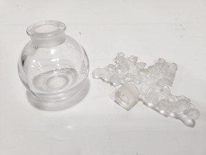 lot 194 image: Signed LALIQUE Glass Lily of the Valley Perfume Bottle