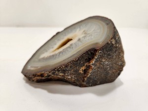 lot 214 image: Large Display Agate