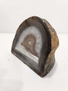 lot 215 image: Large Display Agate