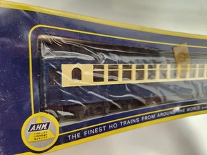 lot 253 image: NOS Sealed Vintage HO Scale AHM Rivarossi 1920 Coach Train Cars