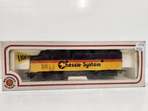 lot 254 image: NOS Unused Vintage BACHMANN HO Scale Lighted Train Engine & Boxcar - Chessie System