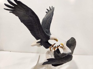 lot 273 image: Large Porcelain Bradford Exchange Balance of Power by Bill Wieger Eagle Statue - Aerial Majesty