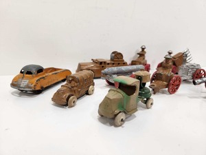 lot 279 image: Very Nice Group of Vintage 1930s era Painted Metal Soldiers & Vehicle Toys