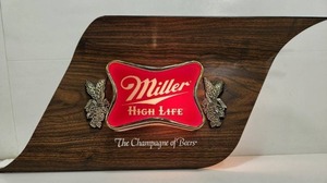 lot 292 image: Great Looking Vintage MILLER HIGH LIFE Lighted Beer Sign
