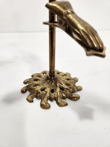 lot 322 image: Vintage Brass Clasping Hands Receipt or Jewelry StandHolder