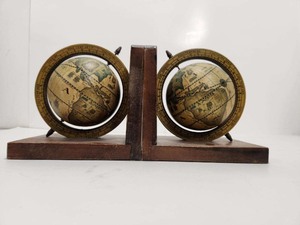 lot 325 image: Nice Looking Old World Globe Bookend Set