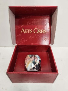 lot 330 image: Small Goebel ARTIS ORBIS Porcelain Vase wRenoir 