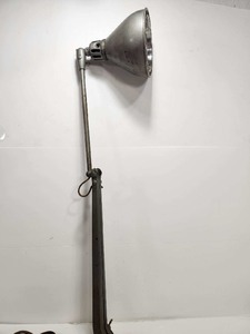 lot 340 image: Very Cool Mid Century Industrial Articulated WorkbenchDesk Lamp