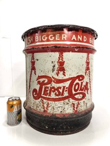 lot 380 image: Old Vintage 5 Gallon PEPSI Metal Drum wLid