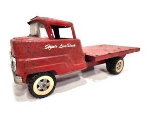 lot 367 image: Vintage 1950s era STRUCTO Pressed Steel Livestock Truck
