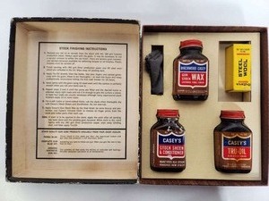 lot 376 image: Excellent Group of Vintage Gun Cleaning Kits & Supplies