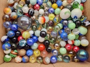 lot 377 image: Great Lot of Vintage & Antique Marbles