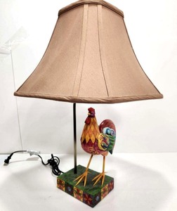 lot 162 image: Great Looking Jim Shore Colorful RoosterChicken Table Lamp