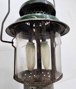 lot 172 image: Old Vintage COLEMAN Model 220D Lantern