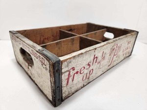 lot 177 image: Vintage 7UP Advertising Wooden Soda Crate
