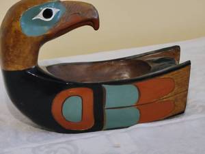 lot 174 image: Pacific Northwest Alaskan Polychrome Carved Eagle Bowl