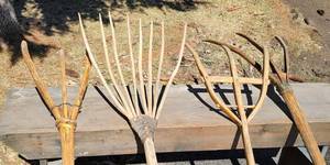 lot 58 image: Antique Amish Wooden Hay Forks Rakes  lot of 4