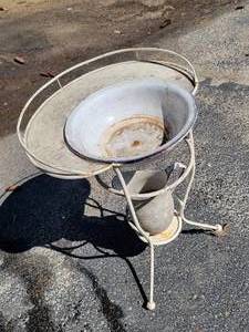 lot 202 image: Enamel Iron Wash Stand
