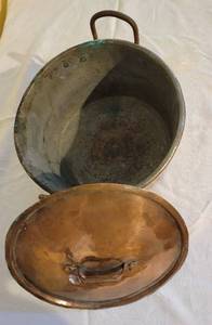 lot 93 image: Antique Covered Lidded Copper Pot