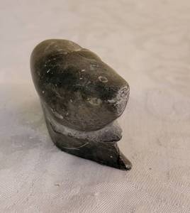 lot 190 image: Canada Eskimo Art Carved Stone Seal on Ice