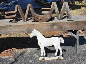 lot 22 image: Antique Iron White Horse Windmill Weight