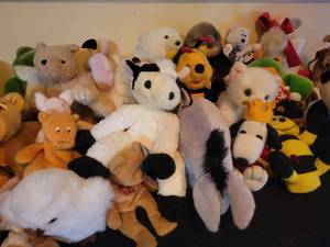lot 285 image: Bear Bonanza Stuffed Animal Collection