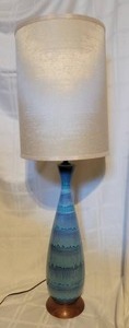 lot 25 image: Stunning Mid-Century Modern Fine Glazed Ceramic Vase Lamp