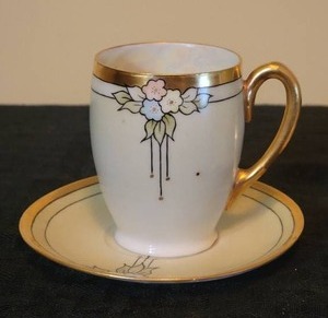 lot 115 image: Darling Antique Art Deco Tea Service for 6 - Rosenthale - Donatello
