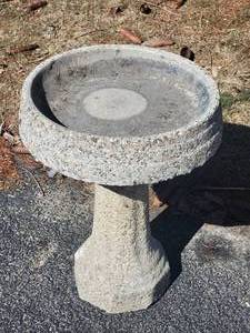 lot 64 image: Classic Concrete Bird Bath