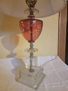lot 206 image: Indiana Glass Ornated Table Lamp