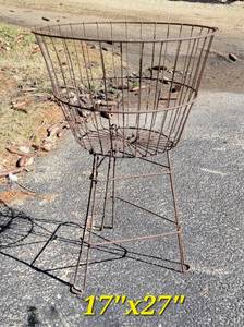 lot 60E image: Antique Wire Laundry Basket
