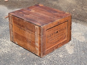 lot 53C image: Walter Bakker & Co. LTD. Chocolate Shipping Crate