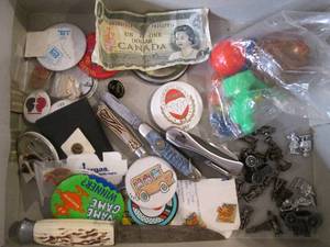 lot 333 image: Box of Vintage Collectibles from Ca...