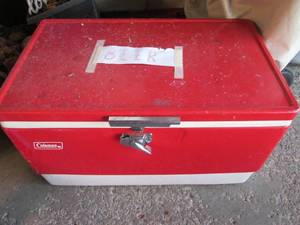lot 365 image: Vibtage Coleman Cooler with red Met...
