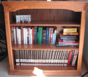 lot 15 image: Freestanding (3)Tier decorative wood bookcase