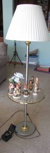 lot 16 image: Uniquely designed table and lamp combo