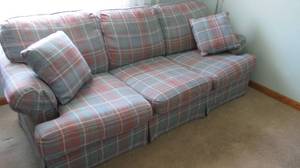 lot 22 image: Blue and Pink plaid Upholstered 3-cushion flexsteel sofa