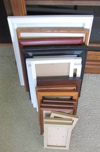 lot 26 image: Assorted picture frames