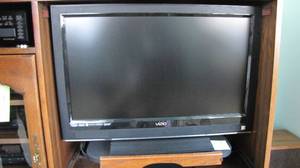 lot 30 image: Vizio flat-screen HDTV SRS