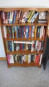 lot 34 image: Wooden (4) tier bookshelf