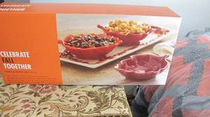 lot 41 image: 4-piece tray and bowl set new in box
