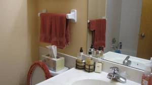lot 93 image: Entire contents main bathroom to in...
