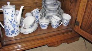 lot 127 image: entire contents of bottom right cup...