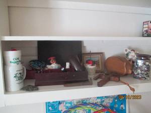 lot 262 image: Content of shelf to include a vibta...
