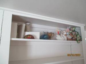 lot 265 image: Content of shelf to include misc fa...