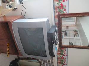 lot 274 image: Apex 32 tube TV, Zenith 4-head VHS...